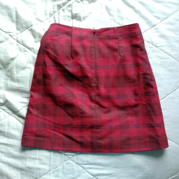 OLD - WILFRED New Wrap Front Skirt Red Plaid 00 Aritzia - Picture 3 of 7